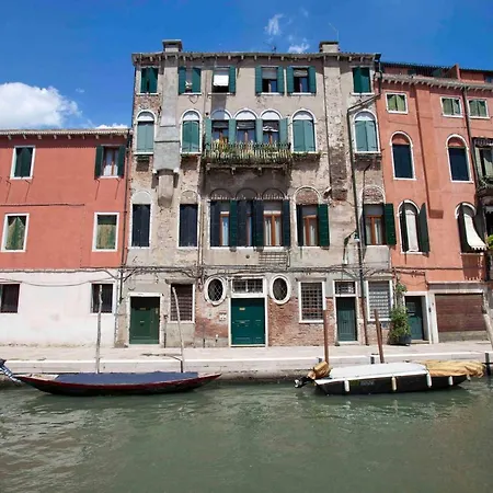 Di.gianfranco Piano Nobile * البندقية